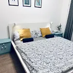 2 Bedrooms With Living & Parking - Near Wenceslas Square & Main Train Station * Prága