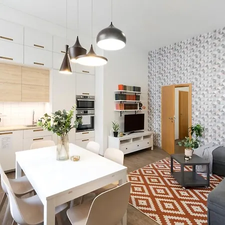 2 Bedrooms With Living & Parking - Near Wenceslas Square & Main Train Station Apartment *
