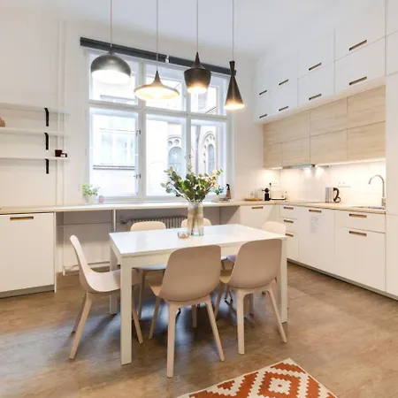 2 Bedrooms With Living & Parking - Near Wenceslas Square & Main Train Station Prague