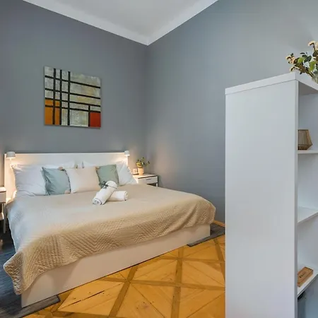 2 Bedrooms With Living & Parking - Near Wenceslas Square & Main Train Station *