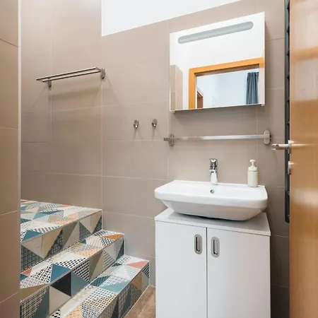 Apartment 2 Bedrooms With Living & Parking - Near Wenceslas Square & Main Train Station Prague