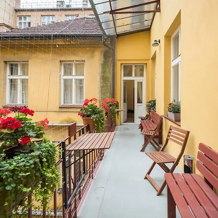 2 Bedrooms With Living & Parking - Near Wenceslas Square & Main Train Station Apartment *