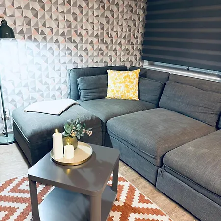 Daire 2 Bedrooms With Living & Parking - Near Wenceslas Square & Main Train Station