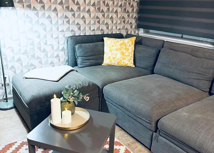 דירה 2 Bedrooms With Living & Parking - Near Wenceslas Square & Main Train Station